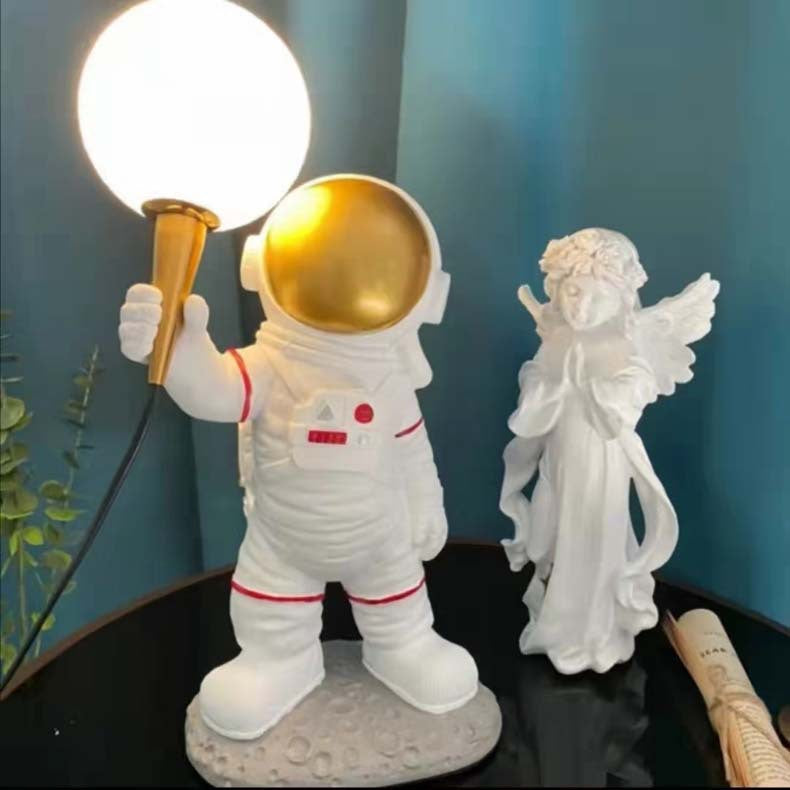 Creative Astronaut Table Lamp