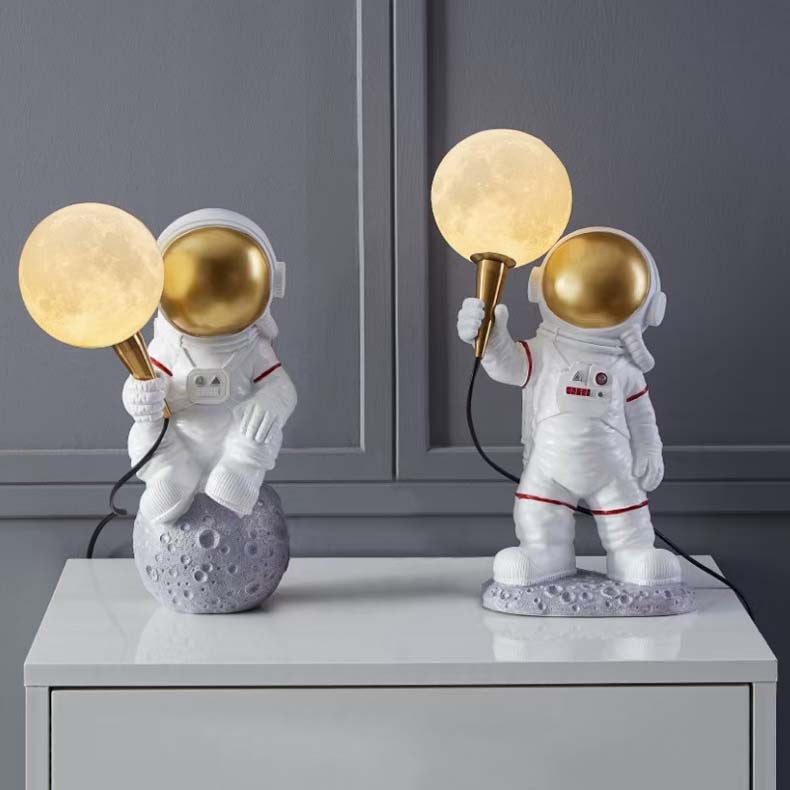 Creative Astronaut Table Lamp