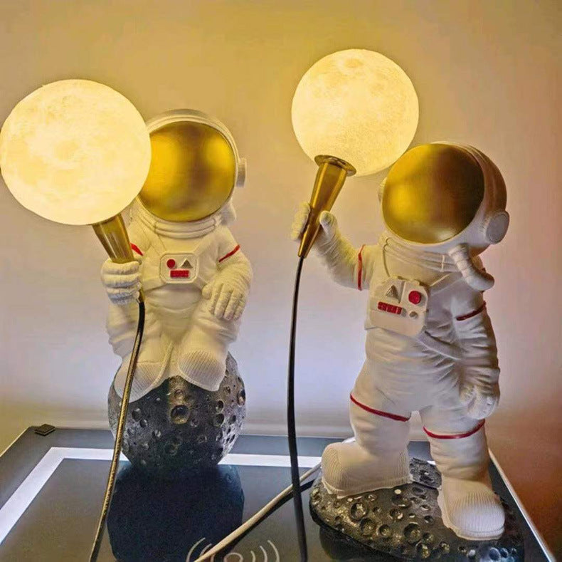 Creative Astronaut Table Lamp